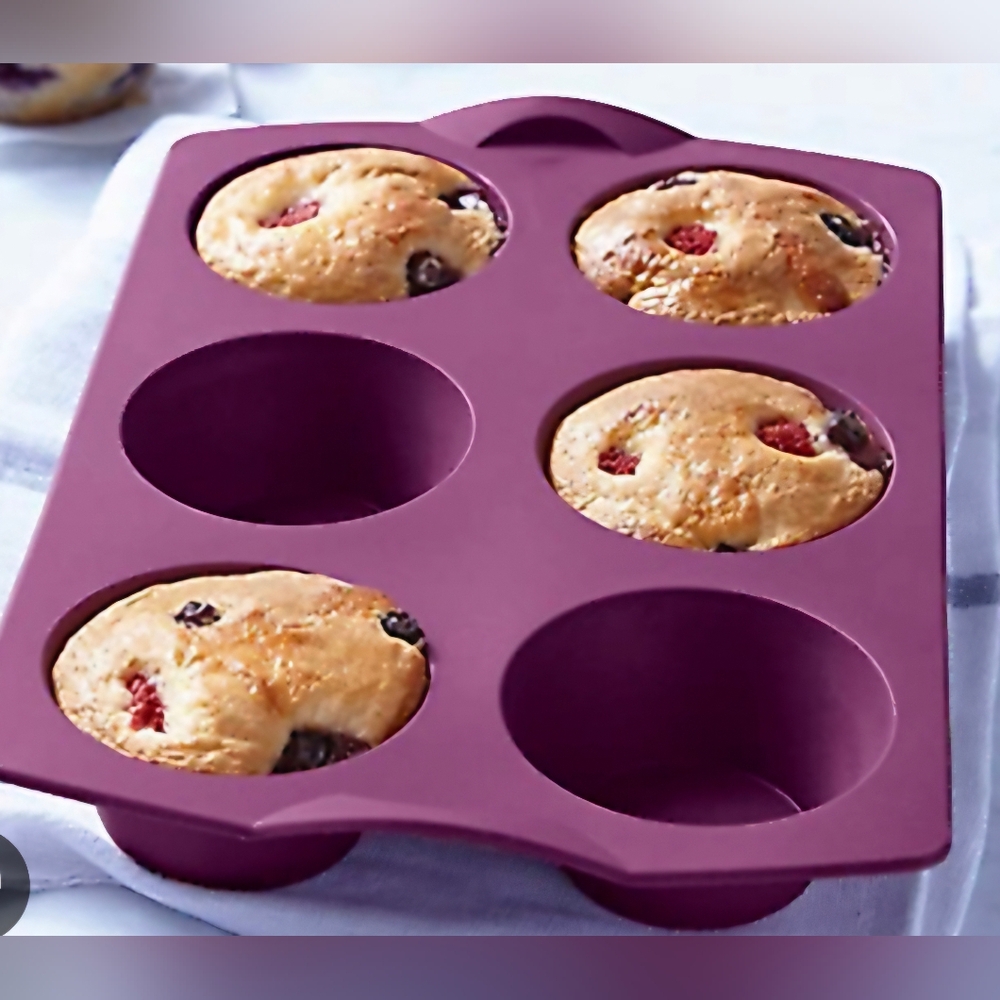 Tupperware Silicone Cup Cake Muffin Pan